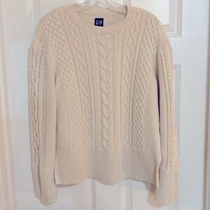 GAP CREW NECK SWEATER. FISHERMAN STYLE. CUTE SIDE SLITS. CREAM COLOR. SZ S TALL.